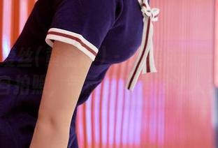 AISS爱丝(黄金版) – 亚美依：一张免费的自拍照，气氛反正是没让人失望
