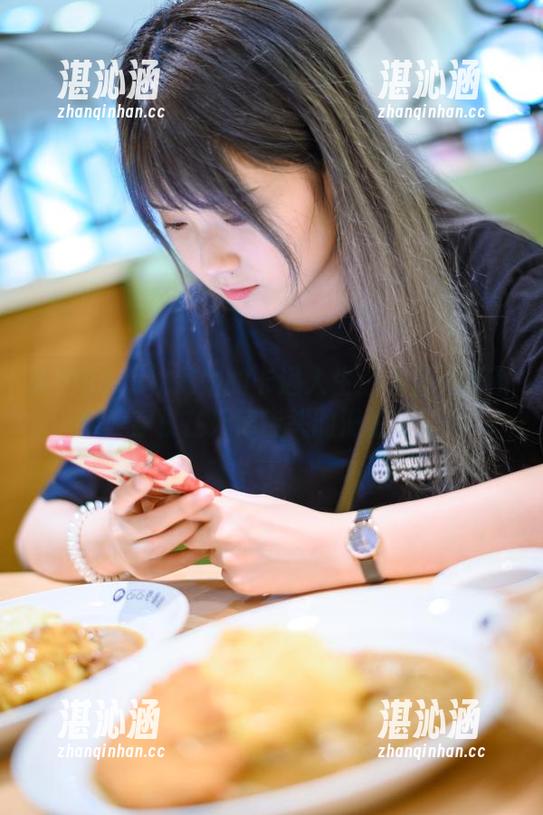 Akisoso秋楚楚的卡通人生：无圣光新系列，穿梭在天津街头的滑稽套图！