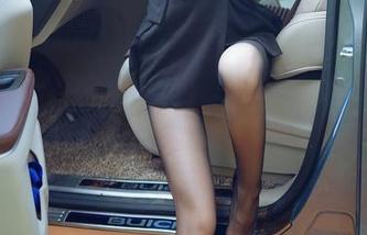 HuaYang花漾 – 纯白写真里，艾栗栗栗栗栗栗吖的迷失与发现