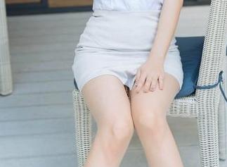HuaYang花漾 – 黄乐然的网袜图集，真想看她怎么驾驭这玩意儿～这次又是怎样的美丽游戏？