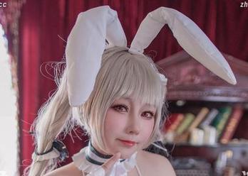 脚步轻盈，KANEKO_咔喵的长腿写真原图总让人想多看几眼。