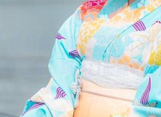 “女孩”作品集，高清显露出Shika小鹿鹿的咖啡时光，喝一口都能喝出风味。
