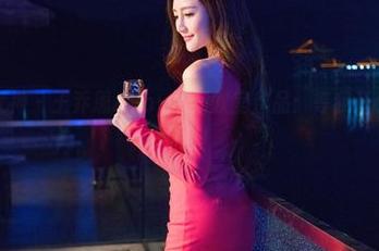 TGOD推女神 – 王乔恩Abby最新教室作品：等我开小差，不要抓我！