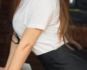 UGirls尤果网 – 在漂亮的婚纱全套图集里，杨漫妮把我压榨得透不过气来。