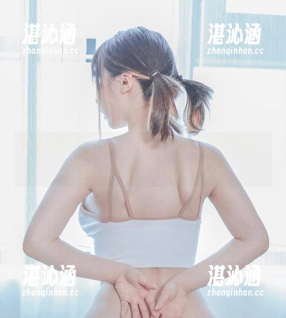 照相机抓住了Uhye(이유혜)的御姐气质：不过这几张你也许想转发