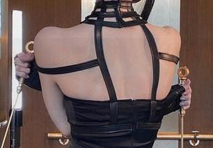 在Vinnegal的镜头下，塞尔达展开了一场写真精选