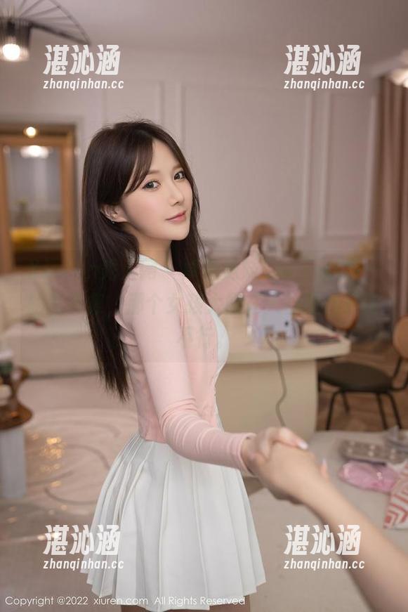 Xiuren秀人网-卓琳妹妹_jolin Xiuren秀人网 - 卓琳妹妹_jolin的新一轮写真集,那个女孩大概在人群里耀眼得不行。