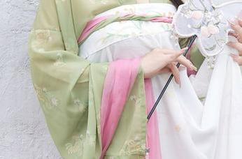 Xiuren秀人网 – 工作日里的快乐来源：夏诗诗Sally美脚的作品分享，让我感到人生不再单调！