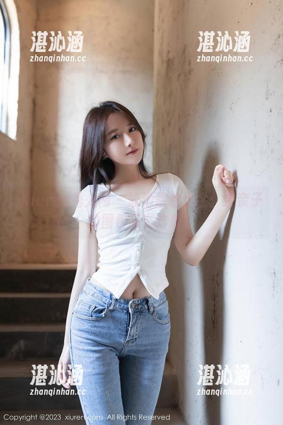 Xiuren秀人网-奈奈子 Xiuren秀人网 - 泳池潜水大会:奈奈子的图包又在炸裂!