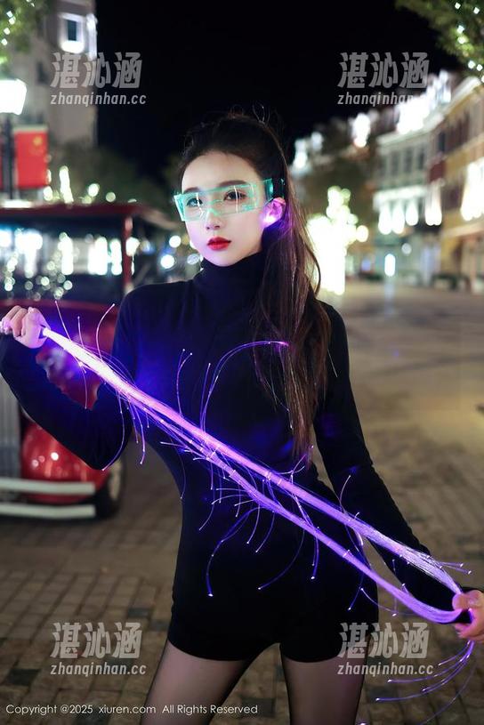 Xiuren秀人网 - 备足流量，小魔女奈奈的蕾丝写真集，下载出乎意料的香