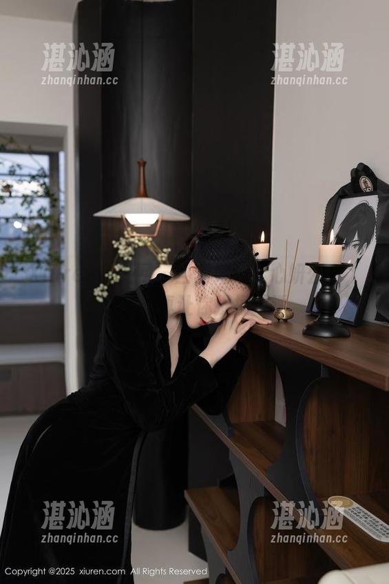 Xiuren秀人网 - 当空姐遇上心妍公主，定制写真让你捉摸不透