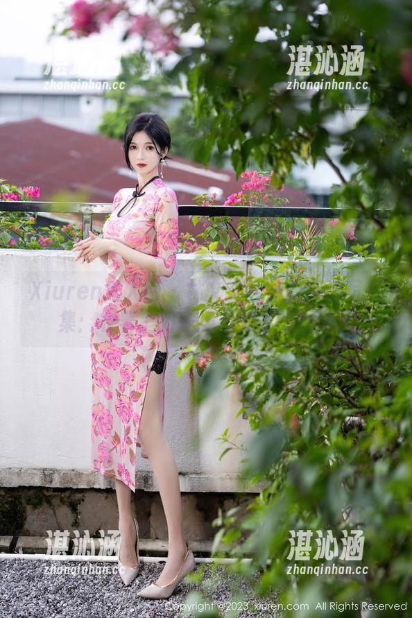 Xiuren秀人网-林文文 Xiuren秀人网 - 林文文连体衣精选写真集:衣着上的一场不知名的骚动。