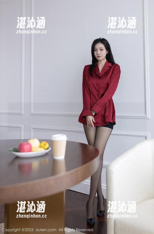 Xiuren秀人网 - 看着这海边的糯美子Mini，海风似乎也带来了些许私房情愫…