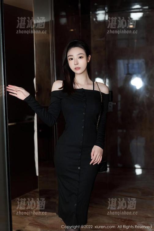 Xiuren秀人网 - 金小依的泳装合集：那条泳池边的光线，诶，巧得很！