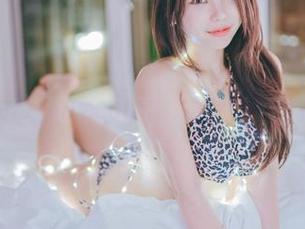 职场女王Zzyuri的COS图集：职业装究竟能有多撩？