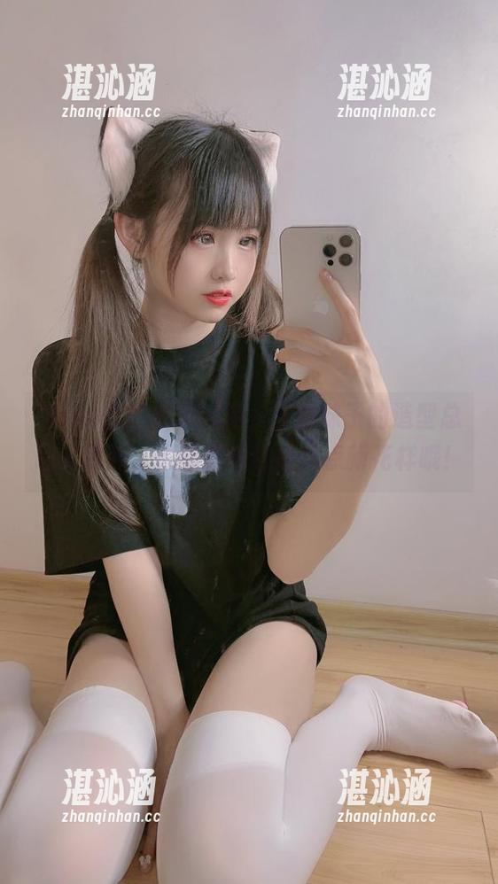 miko酱ww Miko酱的温泉漫游,吉他妹子的造型总让人意外,原图跟图包给你点新花样哦!