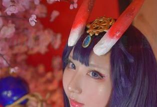 サク(saku)的浴缸：高清写真集，浸泡在梦游般的情境中