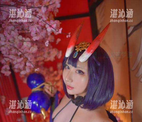サク(saku)的浴缸：高清写真集，浸泡在梦游般的情境中