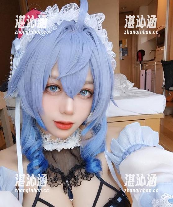 牛气冲天的九言：合影中的这奶牛cos竟然不含糊！