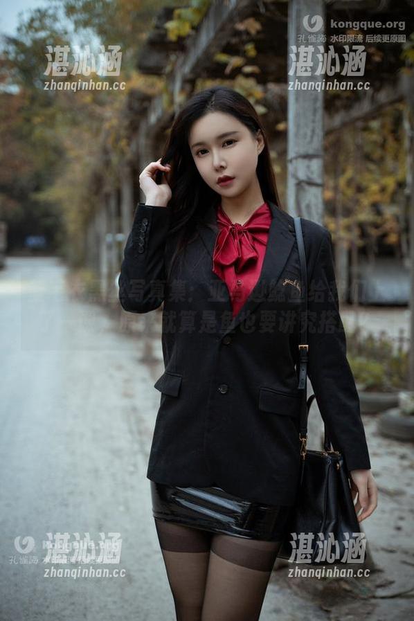 亚马逊鲶鱼 蓝毛衣黑丝写真集:亚马逊鲶鱼给我们上了一课,原来就算是鱼也要讲究搭配?