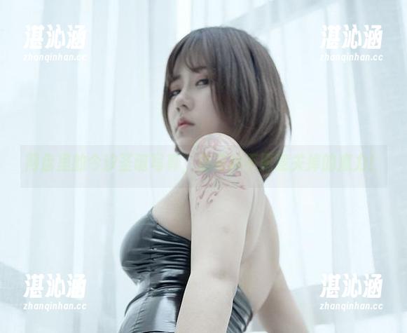 今汐 网盘里的今汐圣诞写真,总有种不愿意关掉的魔力!