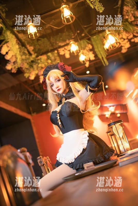 仙九Airi的图库中，纯白让人欲罢不能，却又难以捉摸。