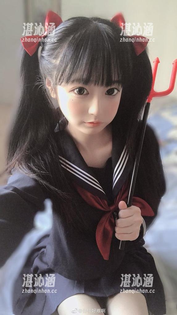 佳佳好难啊的透明女仆风格，在线美图让人心生向往。