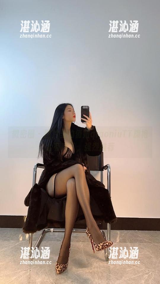 微密圈 - 图片里的俏妞qiaoniuTT旗袍太有戏了，强烈推荐