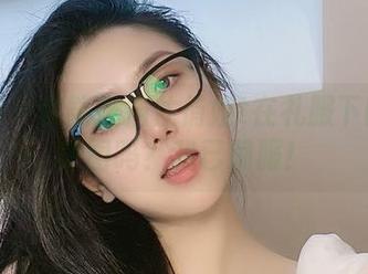 微密圈 – 你能抵挡住俏妞t在礼服下的私拍美图吗？我已跪服！