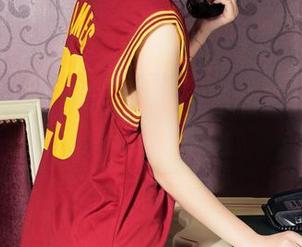克拉女神 – 豹纹苏醒：周迪的私拍图包开启野性美好之旅！