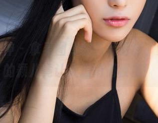 克拉女神 – 拿着图库的最新剪影，女王般的颖儿竟让人想悄悄模仿！