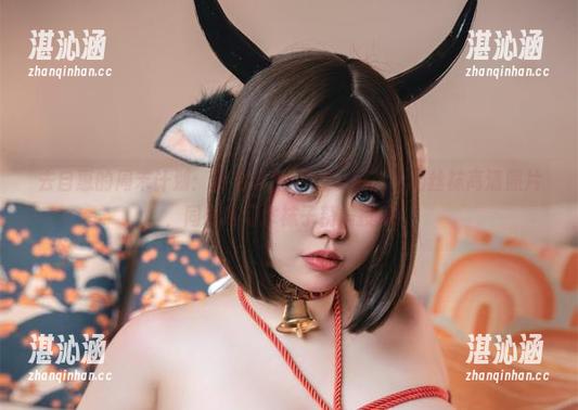 去自惠的周末计划：翻看啊日日_Ganlory的丝袜高清照片，同时练习拿袜子精准投掷！
