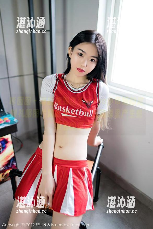 嗲囡囡 - 谁能想到这张waya小帝姬的定制礼服图片如此撩人，让我脑海里产生些莫名的想法？