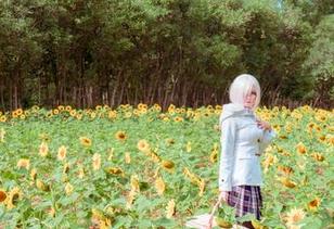 塔塔_Lo1iTa的制服荒诞，原图和写真的微妙关系