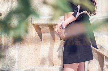 头条女神 – 拜托，信悦儿的套装搭配让我想缩进屏幕里，趁免费机会快来瞧瞧！