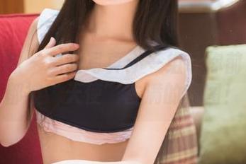 头条女神 – 易阳写真：一组让你前心后心都被“天使”占满的套图！
