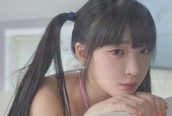 这图一出，原图直接让我对可爱有了新的定义，姜仁卿(강인경)果然不愧是老大！