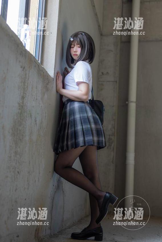 少女秩序 - 千澄泳装图片，原来水波也会有妩媚