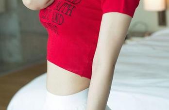 尤果网 – 乔依琳的美图：厨娘新角色，光看就想尝一口！