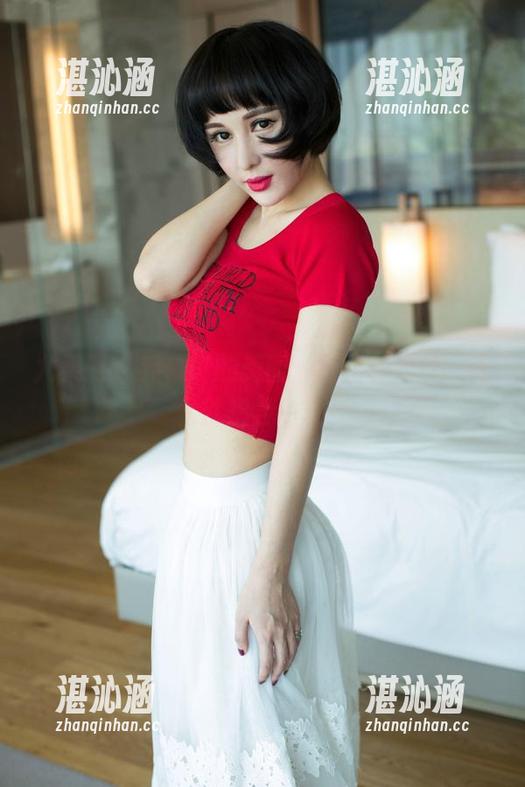 尤果网 - 乔依琳的美图：厨娘新角色，光看就想尝一口！