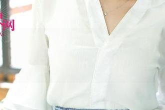 尤果网 – 观看张栩菲的作品，哦，那双裸足带点小倔强。