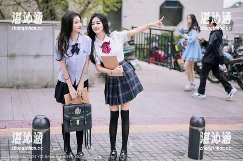 尤蜜荟 - lingyu69的短裙图包，咋一看就想说—风很大啊！