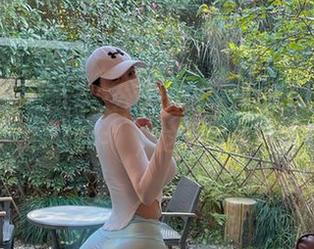 微密圈 – 啊，左公子666又带来了最新写真集“粉色奶牛”，这波操作得给个赞。