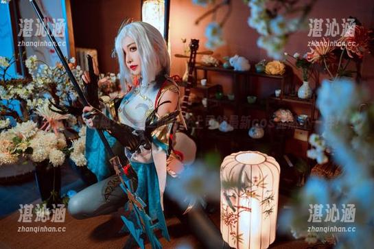 谁敢说出差无趣？希希_啾与女上司的最新cos显然不一样！