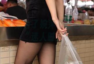 异思趣向 – 集合了婉萍在蓝色牛仔裙中的“迷人时刻”