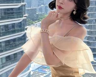 微密圈 – 繁忙的办公室外，徐莉芝的女秘书写真，原图带来的微妙暗示让人回味无穷。