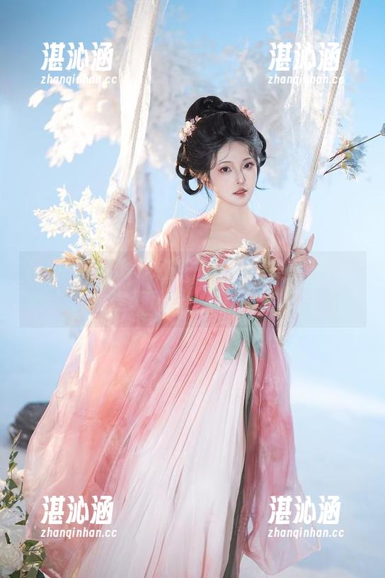 星澜想来杯珍珠奶茶的比基尼美图，不小心让我恍惚了几秒，这算不算旅行呢？