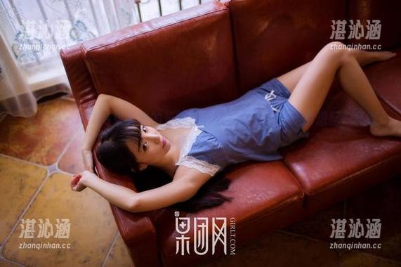 果团网 - little贝壳喵的长腿写真集，不说你肯定也想配一杯咖啡静静欣赏。