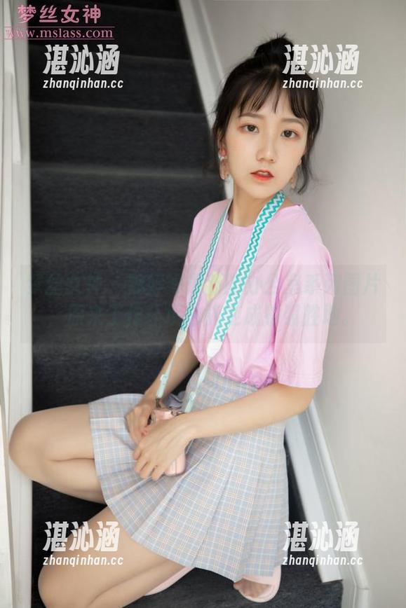梦丝女神 - 魏婷婷最新的办公室系列图片，原来工作环境也能变成拍照胜地。