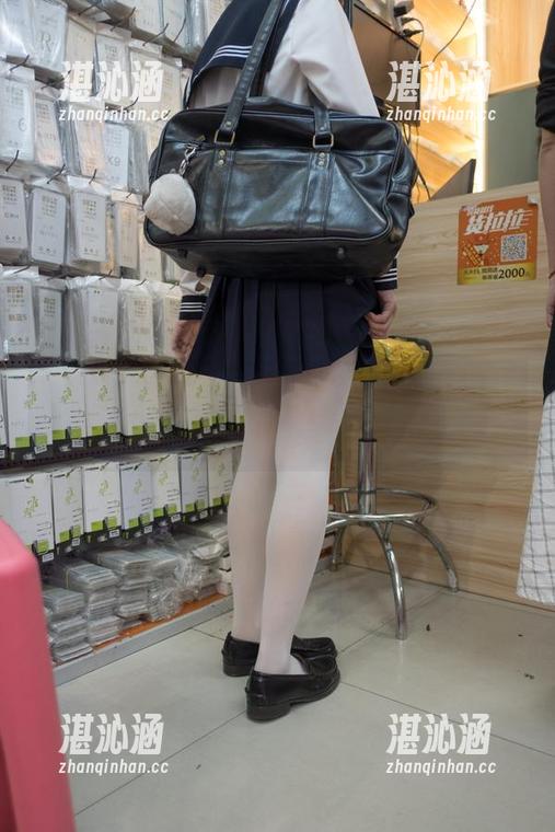森萝财团的全套写真，体操服黑丝瞬间拉高了我的好奇心，谁能拒绝呢？